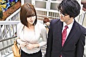 満員バスで夫が横にいるのに他人の勃起チ〇ポがミニスカデカ尻にめり込んで興奮してる人妻。旦那の目を盗むスリル萌えで他人チ〇ポ握りしめ、パンティずらしてマ〇コに誘ういけない奥さん。こんなとこで挿入しちゃっていいんですか？！ サンプル画像1