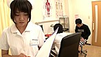 泌尿器科のソソる看護師にフル勃起！チ○チンが痛くなり病院へ･･･美人看護師がいる前で「包皮が擦れただけですね。自慰行為もほどほどに」と辱めを受けた僕。治療前にチ○ポを拭き始めた看護師さんは「勃起しないと拭きづらいわね」とパンチラ胸チラで僕を興奮させフル勃起したチ○ポに大興奮！「当分オナニー出来ないんでしょ？じゃあ今ここでいっぱいヌいておかないと･･･ね？」 サンプル画像18