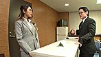 中途採用する面接官に抜擢されたら、面接に来るのはギャルばかり！セクハラしてやろうかとドキドキしていたら積極的にソソる逆セクハラ！？社内ではヤバイ止めてくれと言うぼくに、採用してくれなきゃ駄目と皆の目を盗んでマ○コにチ○ポを強制的に入れさせられた！！気持ちよすぎて参りました、すみません サンプル画像15