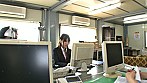 ソソる高飛車女子社員を媚薬でおとす！残業で遅くなり疲れたソソる高飛車女子社員に強力媚薬入りドリンクを飲ませると、次第にハアハア息も荒くなり、エロイ視線でパンチラ、胸チラで俺を誘ってきた！でも、気がつかないふりして焦らしたら我慢できなくなったみたいで、腰振りながらお願いされてタップリ咥えこまれちゃいました！ サンプル画像1