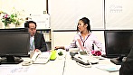 やっと入社できた会社に美人女子社員！しかも手取り足取りボクに教えてくれるソソられる環境！！仕事を忘れて興奮しっぱなしのボクだったけど、女子社員のデスクから大人のおもちゃを発見！？それを見られた女子社員は恥ずかしがるどころかスケベ心に火がついてしまい･･･！？ サンプル画像18