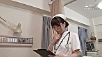 入院した同僚を見舞いに行ったら、やってきたソソる看護師が明らかにノーブラで巨乳！しかも半尻も見えるミニスカ姿！ドキドキしていると「どうかしました、具合悪いですか」と声をかけられ個室に連れて行かれて･･･ サンプル画像1