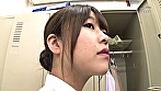 友人の見舞いに行くとソソる看護師だらけ！その制服の中が見たくて、こっそり更衣室のロッカーに隠れてみると･･･やってきた看護師の着替えが見れるどころか激し過ぎる生オナニーを目撃！？こっちも一緒にシゴいていたら見つかってしまうが、逆にチ○ポを求められ滅茶苦茶にヤラれました！！ サンプル画像1