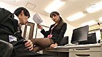 ウチの会社は最高に楽しい！なぜなら社内で最もセクシーでソソる女子社員がチ○ポ好きの淫乱だから！わざとパンツを見せつけ勃起させると、机の下に隠れて強力バキュームフェラで男子社員の股間を喉奥までしゃぶりまくり！上司も部下もみんなチ○ポを弄ばれてゴックンされ、そして上に乗られてズッコンバッコン！！ サンプル画像3