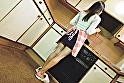 親父の再婚相手はソソる若母 息子のボクと、ほとんど年の変わらない女性と再婚した親父･･･引きこもりで彼女もいないボクにとって久々の女性は義母と言えど刺激的！！すると女慣れしていないボクを楽しむように挑発する義母！？下着姿を見せつけられて勃起したボクのおちんちんを叱りつけながら自分の口に入れ「母さんを喜ばしてね」とヤラされまくるボクです。 サンプル画像1