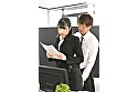 上司を誘惑してくる黒パンスト女子大生!!内定を出した女子大生が研修中に黒パンストの半尻を見せつけて俺を誘惑してくる!思わずソソられまくり、業務説明をしながらこっそりセクハラしていると、勃起した俺の肉棒を擦りながら「勃ってますね・・・イヤラシい・・・」と更に誘惑してきた!我慢出来ず、黒パンストに後ろから俺のチ○ポを擦りつけ、濃厚セクハラFUCKしてやりました!! - Image 2