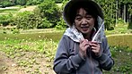 田舎の熟女は相当欲求が溜まっているらしく あぜ道で畑仕事をするおばちゃんに声をかけると かなりの高確率でセックスまで持ち込めるという噂 サンプル画像6