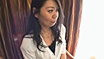 えろえろオーラ出しまくりの人妻をナンパしてホテルに連れ込みました！人妻たちは大好物のおちんち〇を舐めて咥えてフェラチオして大興奮！熟れ熟れまん〇に生チン入れて大量ザーメン中出し発射！ - Image 1