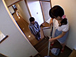 息子に揉まれ気味の母 橋口千春 サンプル画像3