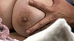 息子に揉まれ爆乳の母 朝霧ゆう サンプル画像3
