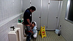 公衆トイレで、若者のチ●ポを品定めするお掃除おばちゃんに狙われちゃったボク サンプル画像2