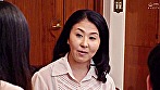 母姦中出し 息子に初めて中出しされた母 菊川麻里 サンプル画像1