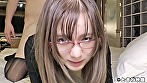 能天気っ子ミニマム女子大生がメガネ着用でちょっと大人の雰囲気に変貌！またもブス男の生チン挿入を許し大量中出しされた！ サンプル画像4