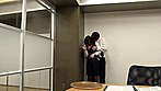 社内でバレないように声を押し殺してエッチしてるのに愛液のクチュクチュ音が漏れてしまう女子社員たち サンプル画像3