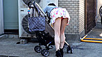 子持ちなのにミニスカでパンチラしている人妻はナンパ男との行きずり昼顔SEXで刺激を求めてる！？ サンプル画像1