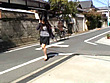 熟女シミ付きしゃがみパンチラ盗撮 サンプル画像1
