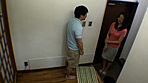クーラー無しの6畳間部屋で本物団地妻のアソコは汗ばむ身体とおなじく熱くムレているのか！？ サンプル画像1