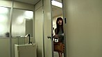 会社に内緒でパンツを売ってマ●コを見せる女 OL・愛内さや サンプル画像1