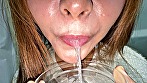 シーン15：【個人撮影】宮ノ木しゅんかの舌ブラシで「汚舌苔」採取