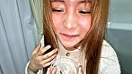 シーン16：【個人撮影】宮ノ木しゅんかの舌ブラシで「汚舌苔」採取