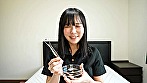 シーン4：【個人撮影】ゆうきすずの舌ブラシで「汚舌苔」採取