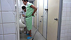 病院のトイレで用を足してもおさまらない患者の勃起チ●ポを見た、今どきのナースは･･･ サンプル画像1