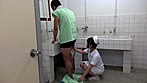 病院のトイレで用を足してもおさまらない患者の勃起チ●ポを見た、今どきのナースは･･･ サンプル画像2