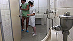 病院のトイレで用を足してもおさまらない患者の勃起チ●ポを見た、今どきのナースは･･･ サンプル画像5