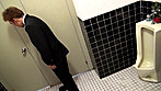 会社のトイレで自撮りエロ写メする同僚のOLを目撃！戸惑う僕に、照れた彼女が声をかけてきて･･･ サンプル画像16