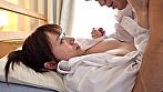 泊まりに来た従妹が可愛くなっていて 翌朝ノーブラで僕の白Yシャツを着ていた！ 2 サンプル画像2