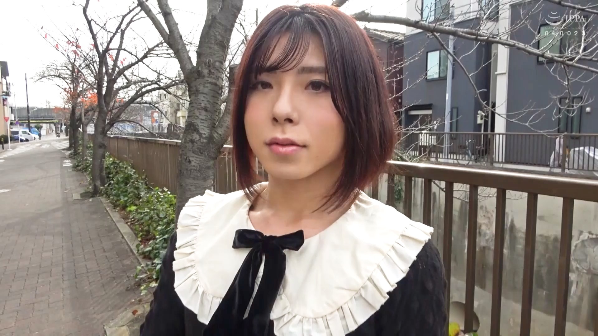 ニューハーフとレズビアン？ナンパした女の子に勃起したデカチン見せつけ！驚きながらも中出しセックス！4時間9人のサンプル動画