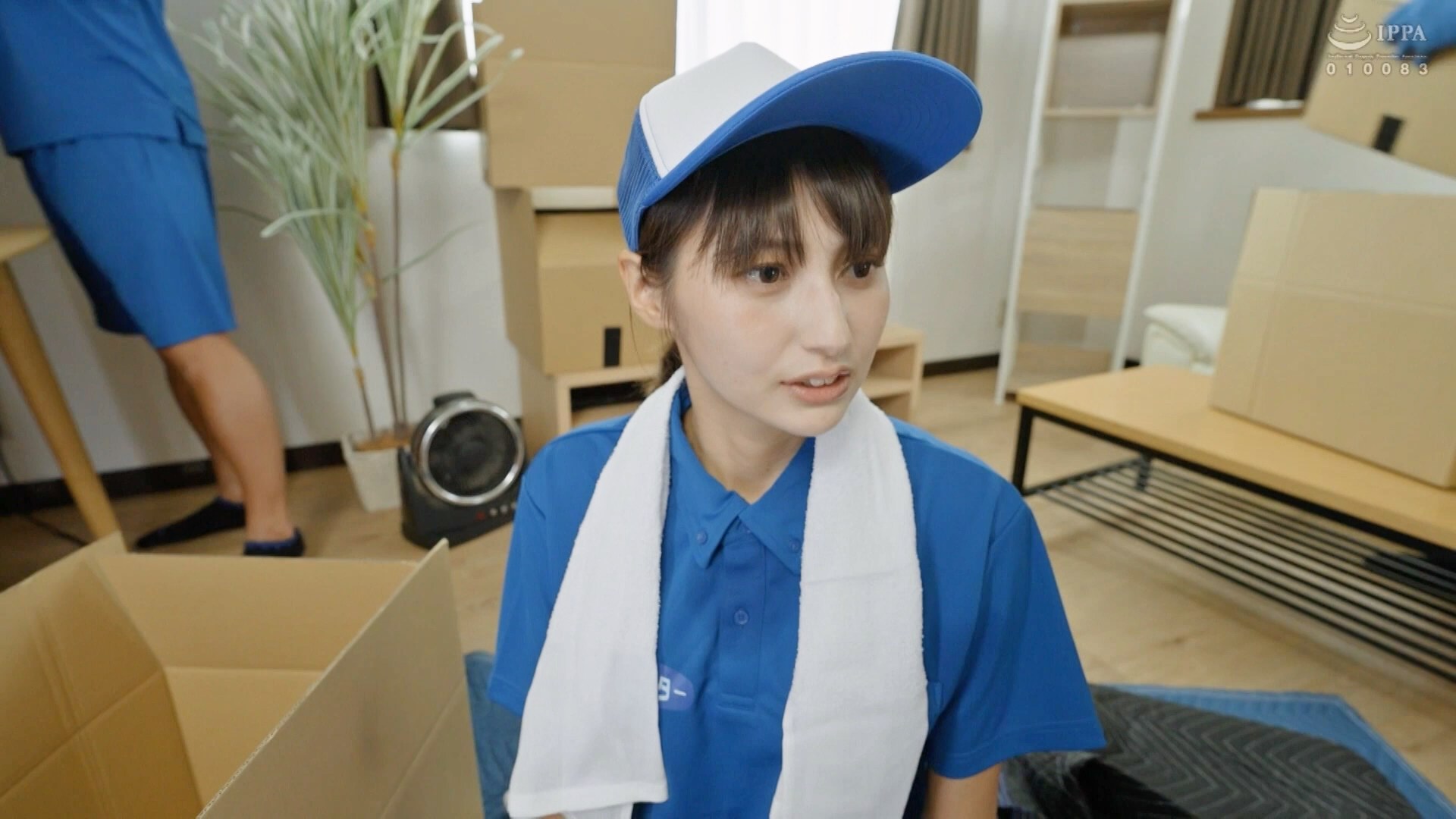 引越屋NTR ガテン系筋肉男だけの職場にただ一人の新婚アラフォー妻、若い絶倫チポとの汗だくSEXにハマり肉オナホに堕ちる 本田瞳のサンプル動画
