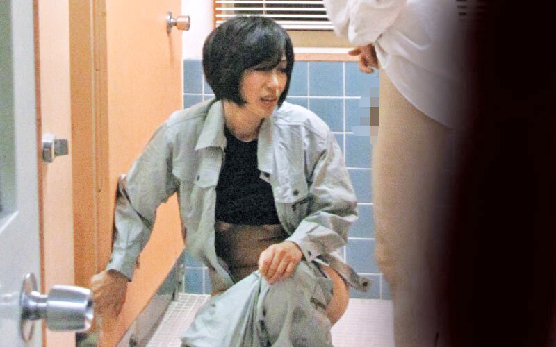 掃除婦のおばさんにわざと勃起したチポを見せて「手コキだけでも･･･？」とお願いしたら、どんな結末が･･･！！？4時間のサンプル動画