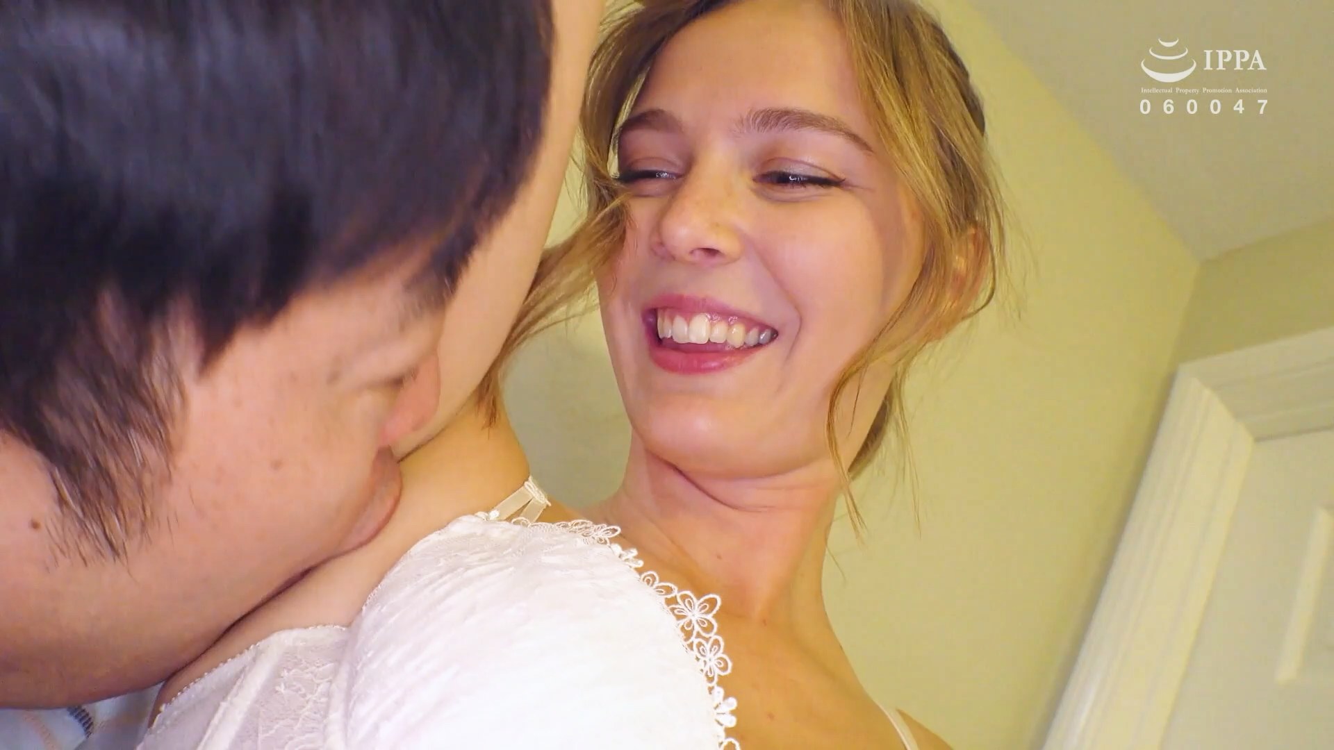 ロスで見つけた日本人好みのナチュラル美女 タトゥーほぼなしアメリカ娘が日本人男子と生ハメのサンプル動画