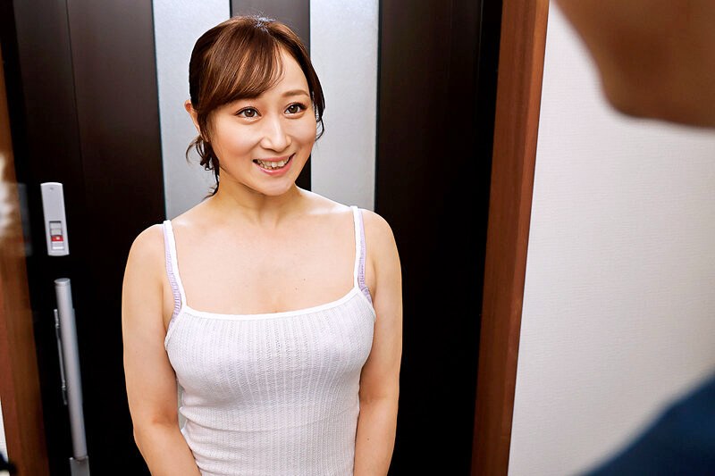 パンティライン丸出しピタパン引っ越し屋女スタッフのムチ尻がエロすぎて、尻フェチの俺の目線がくぎ付けで作業が進まない!のサンプル動画