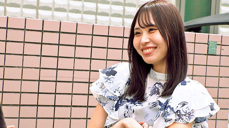寝取られ検証！セックスレスで悩む素人奥様に「メモリアルヌードフォト」と題された雑誌の特集だと騙し、絶倫チポ男と素肌密着偽撮影会！旦那よりも若くてカチカチに反り返ったチポがマコまで1cmに超接近して奥様急激欲情！？痴女覚醒！のサンプル動画