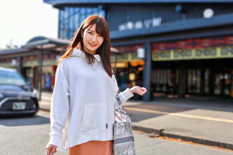 総勢10人！素人女子のガチ恋SEX一泊旅行～恋人気分でいちゃラブ中しエッチしちゃいました！のサンプル動画