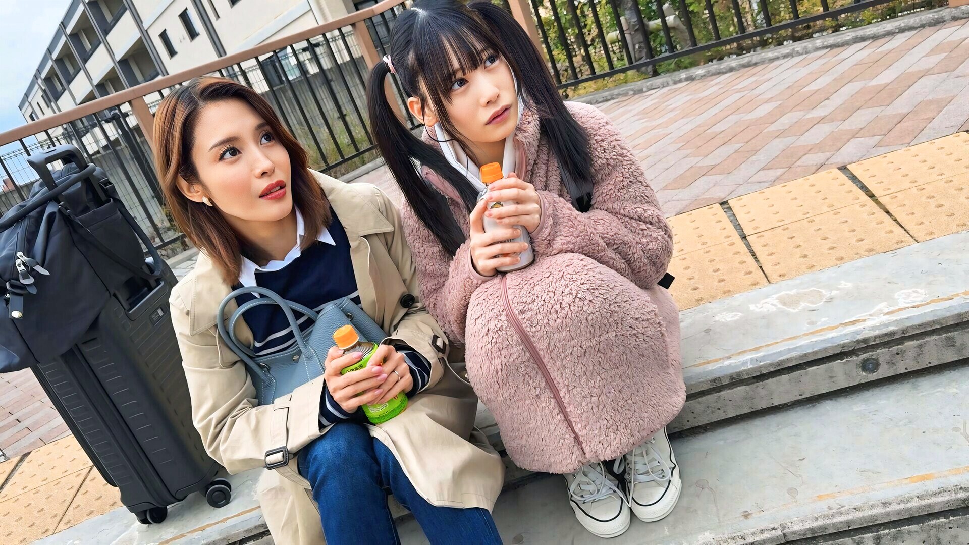 夫から逃げて家出した行き場のない母娘を「うちで休んでいきなよ」と言葉巧みにんで即ハメ。 休ませることなくヤリ潰して【Wアヘ顔固定】になるまで快楽漬けにする3日間。 及川うみ 逢月ひまりのサンプル動画