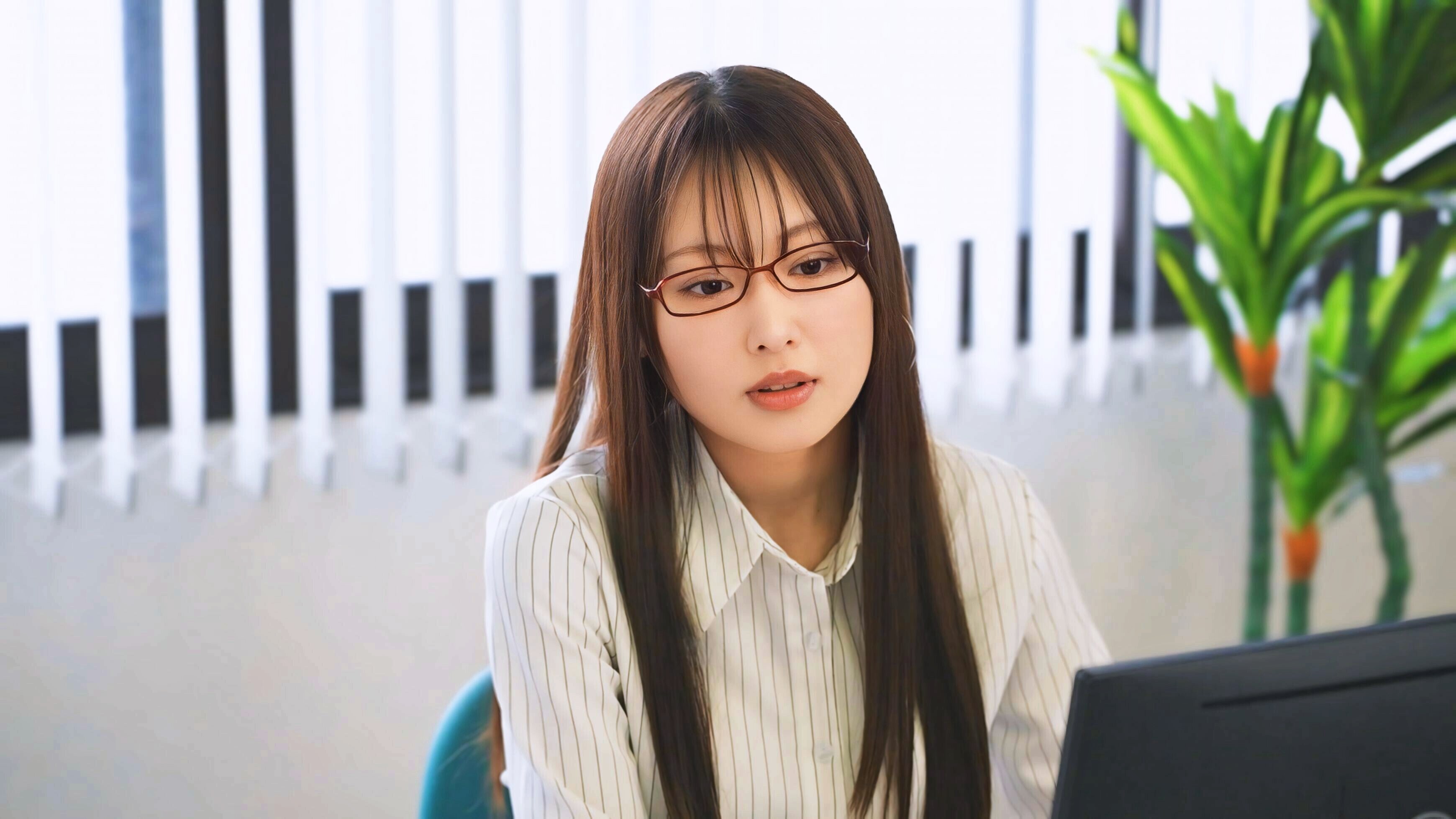 パワハラ女上司の裏の顔~部下にくあたり散らし、人格否定までする裏で社長の前では従順な玩具だった~のサンプル動画