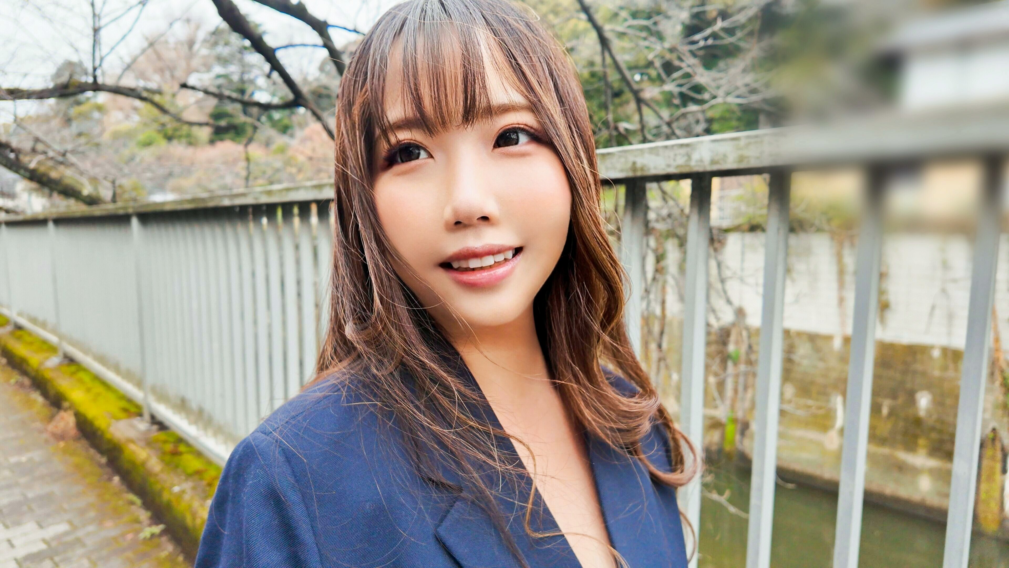 Hカップの爆乳を使って契約件数急上昇 営業成績ナンバーワン人妻生保レディのマル秘肉体接待のサンプル動画