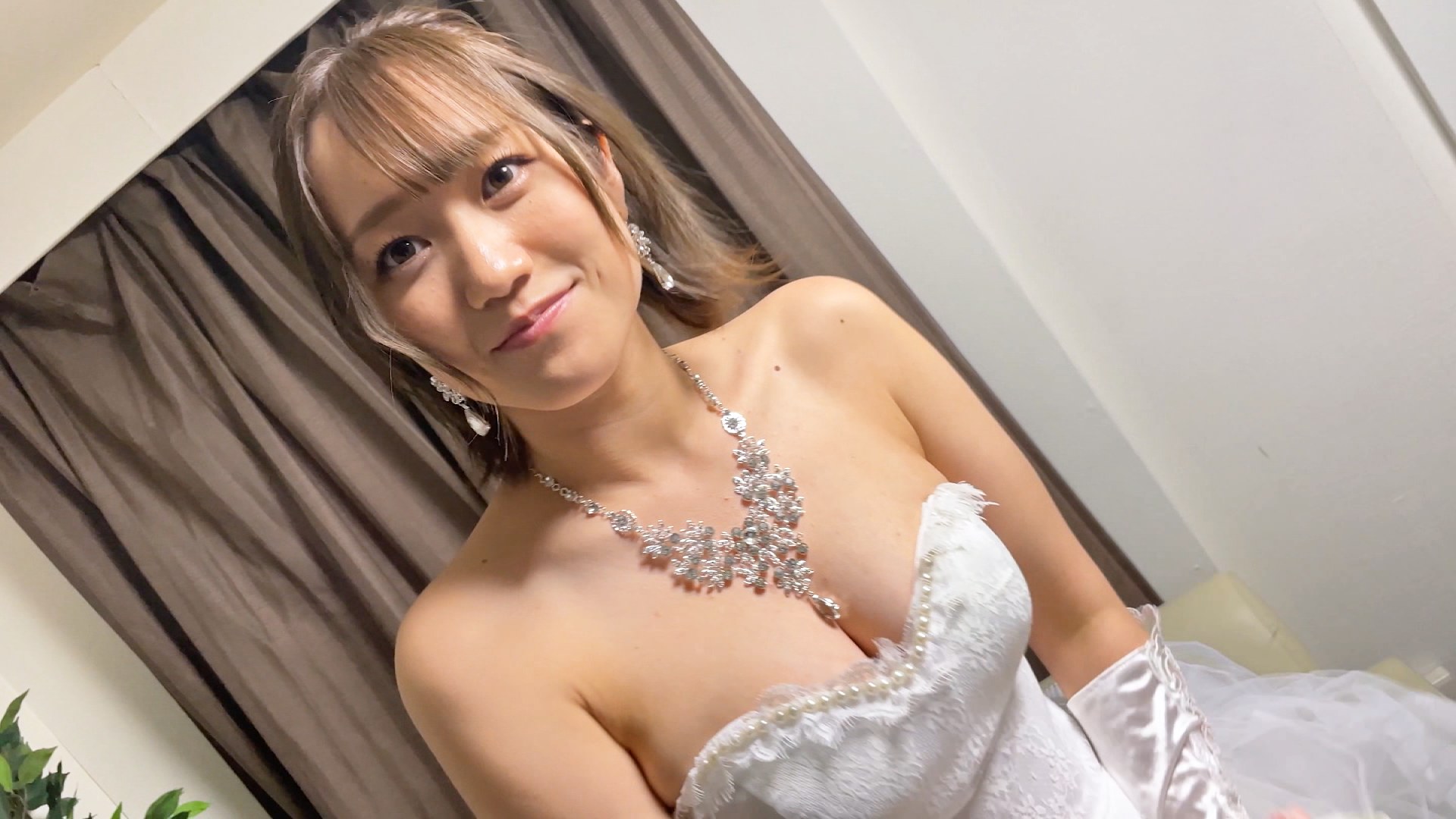ウエディングドレス　フェラチオ 
