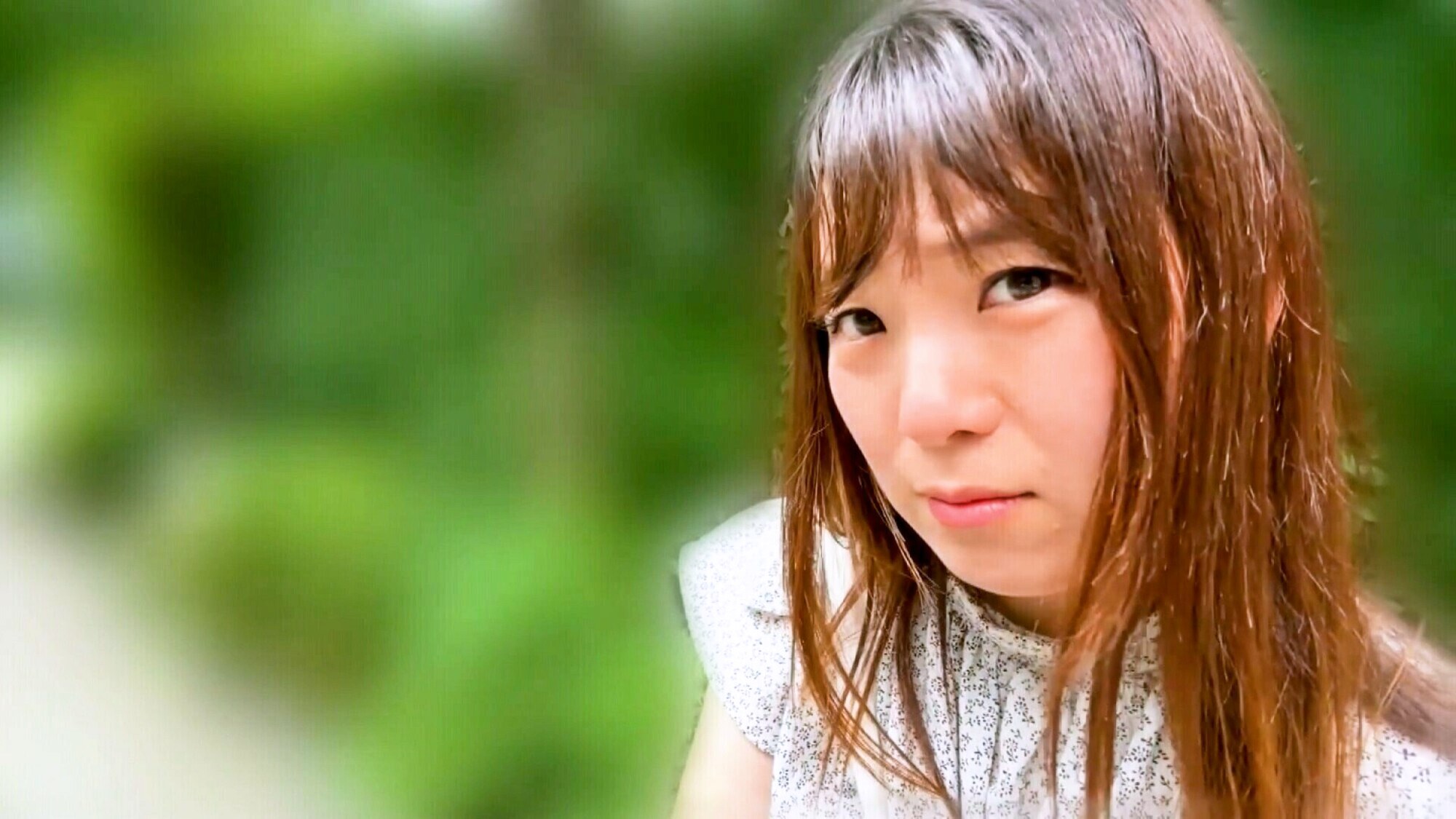 橋野愛流ちゃんとリモバイ散歩！街中で絶頂恥プレイ！のサンプル動画