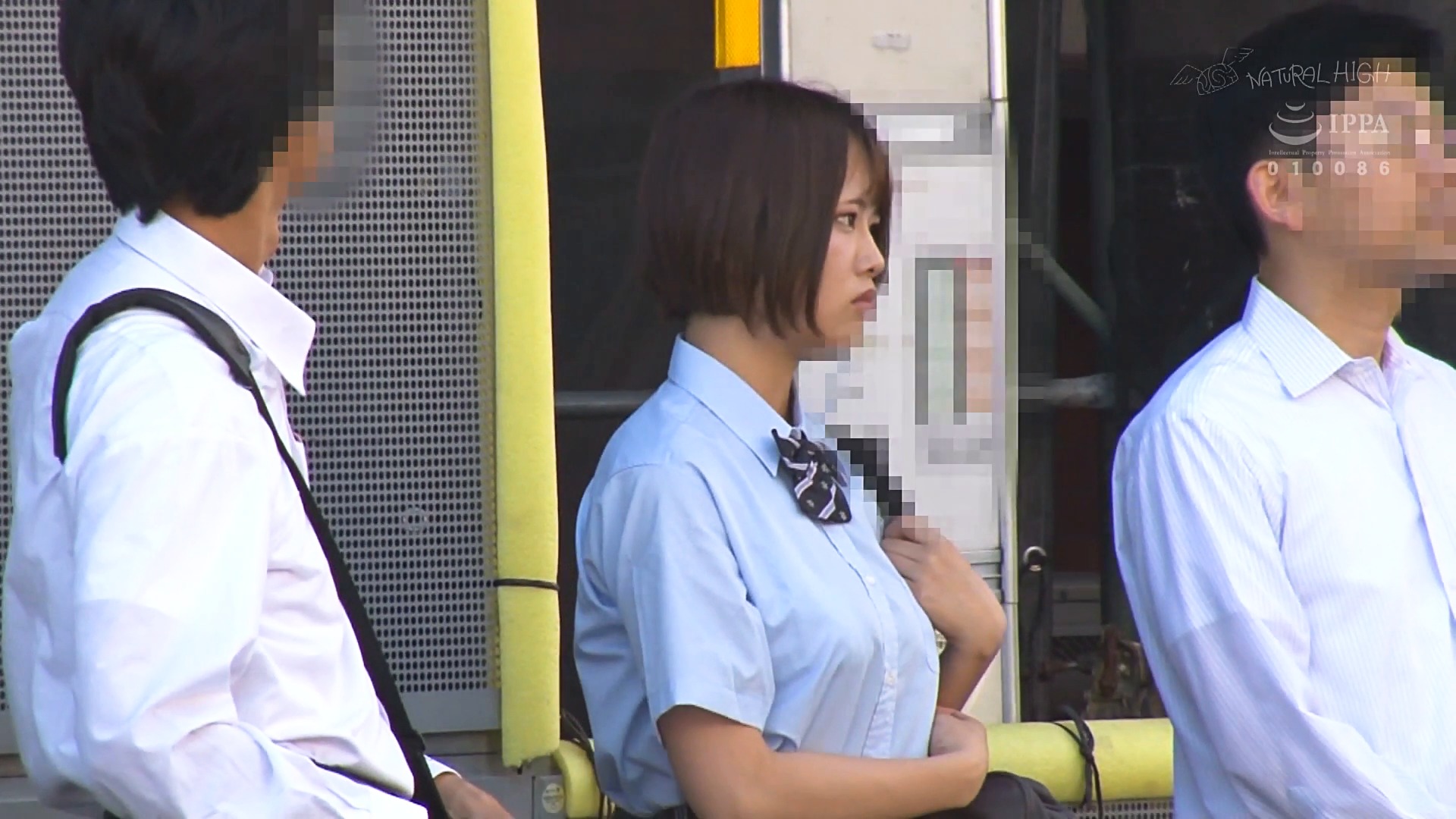 推定ｆカップ気弱鳩胸女子 生 満員バスで背後から制服越しにねっとり乳揉み痴漢され腰をクネらせ感じまくる巨乳女子 生5 エロ動画 アダルトビデオ動画 楽天tv