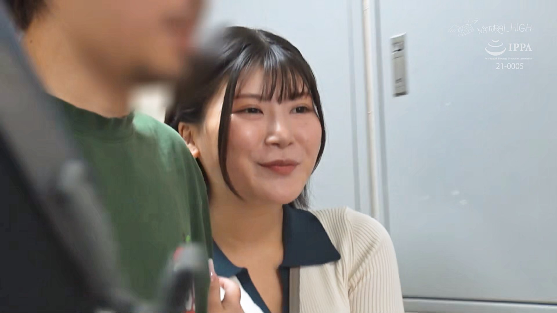 同じマンションに住む無防備な透けパン美尻女に浣腸をぶち込んだら我慢できず着衣噴射 3のサンプル動画