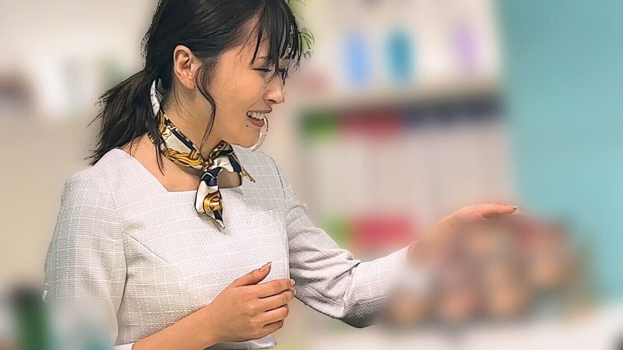 一流百貨店本館1階化粧品売り場勤務 2名 美容部員T/美容部員Kのサンプル動画