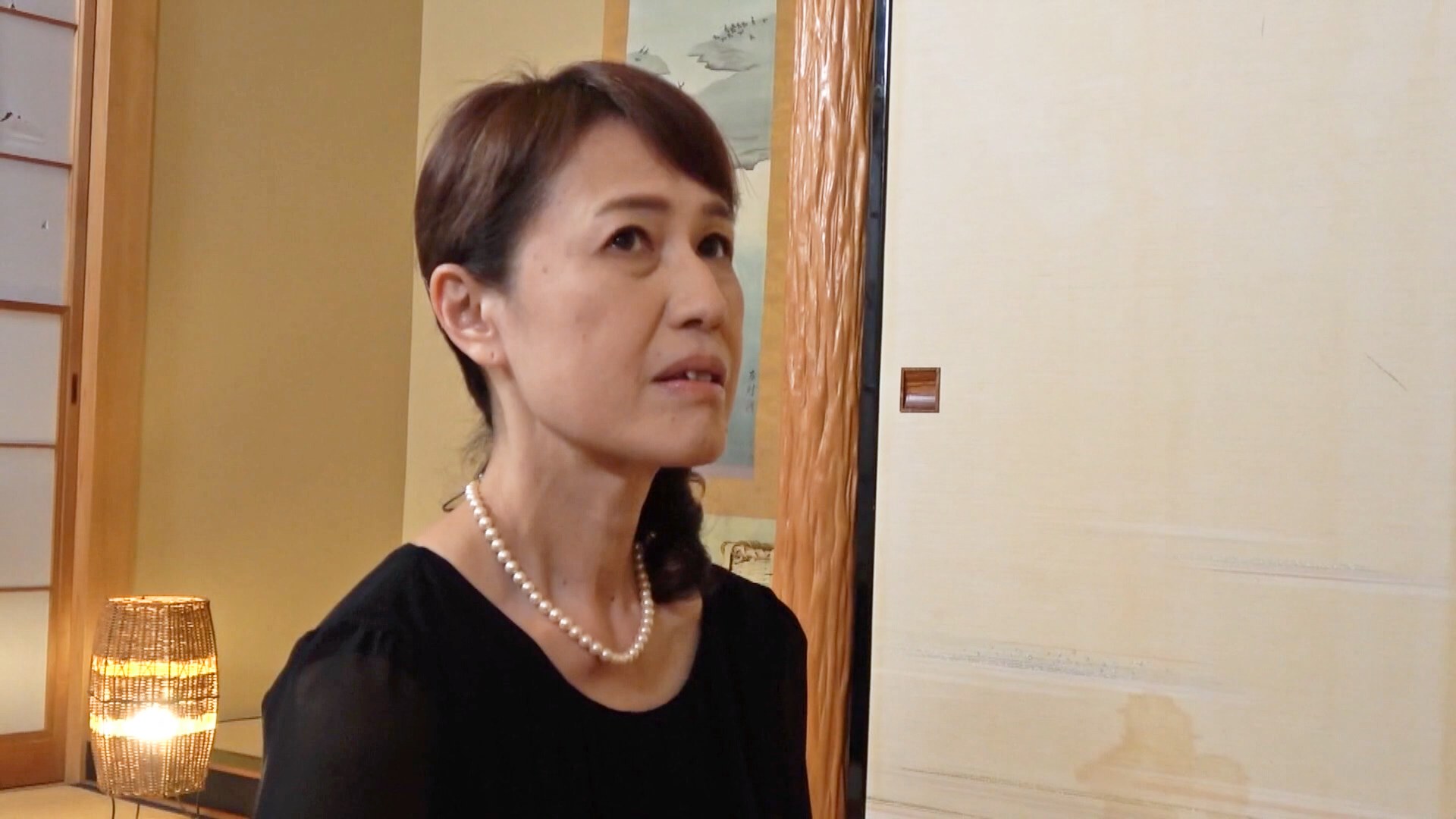 六十路の美乳未亡人に中出し 2のサンプル動画