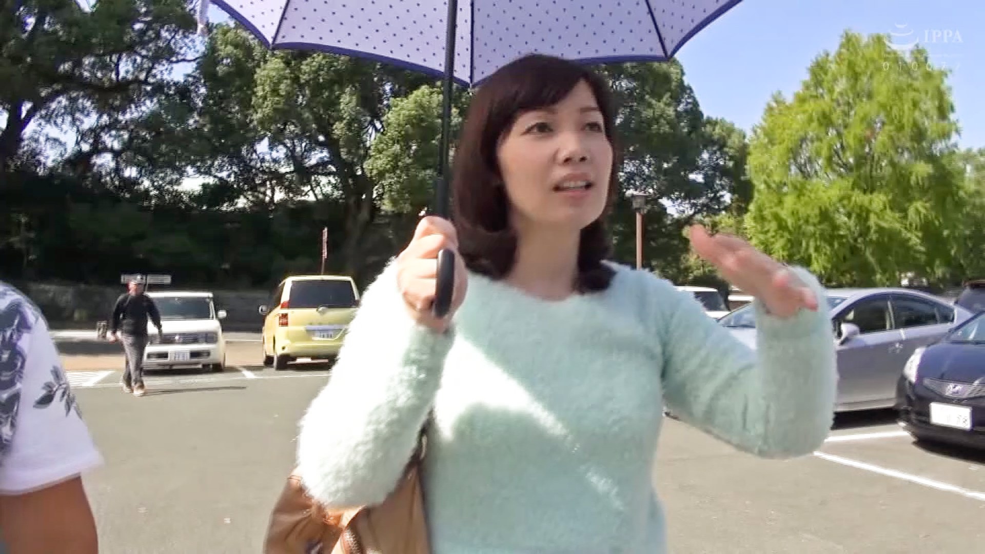 熊本人妻ヌード の留学費用の為AV出演のバツ2熟女の景子さん40才！男との久しぶりのSEXにグラマラスなボディをエロく火照らせるどすけべ熊本女！ - アダルト動画  ソクミル