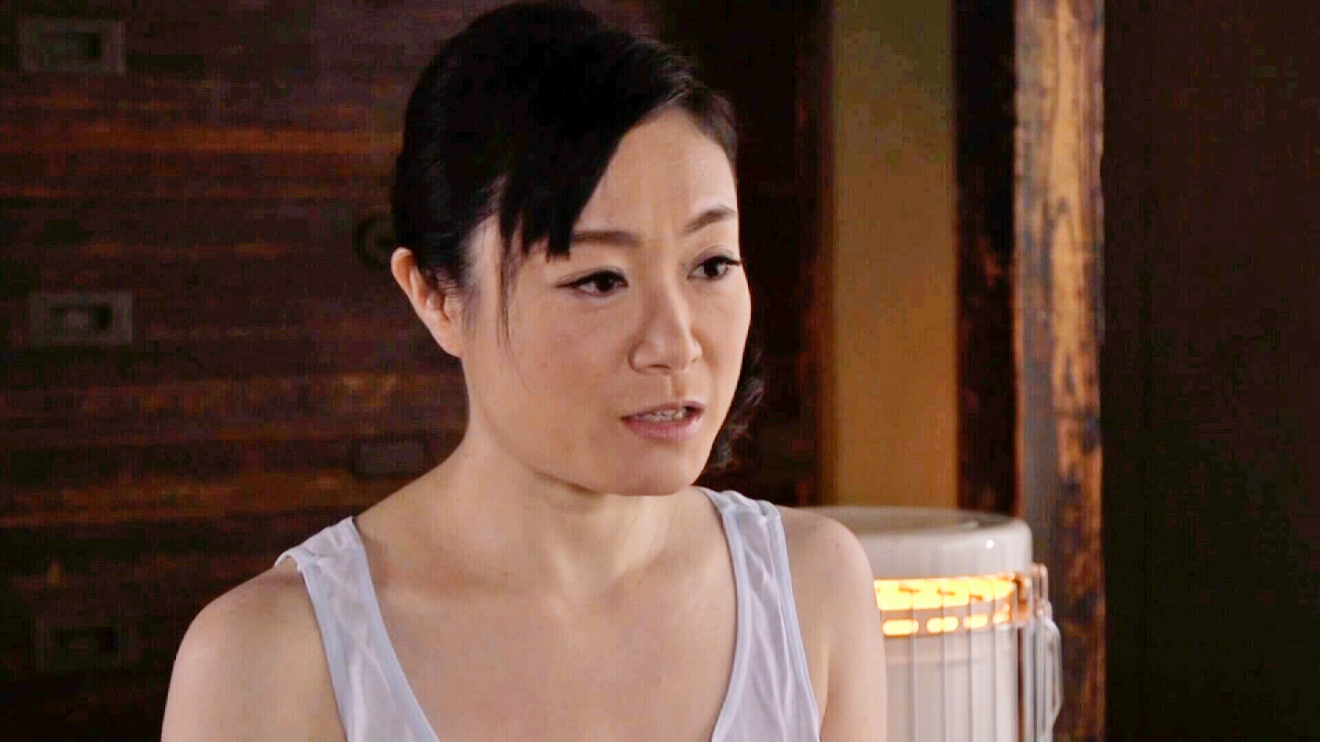 妻の出産を控え実家に帰省中の愚息。久々に見るお母さんの乳首に欲情した愚息と禁断の肉欲セックス!のサンプル動画