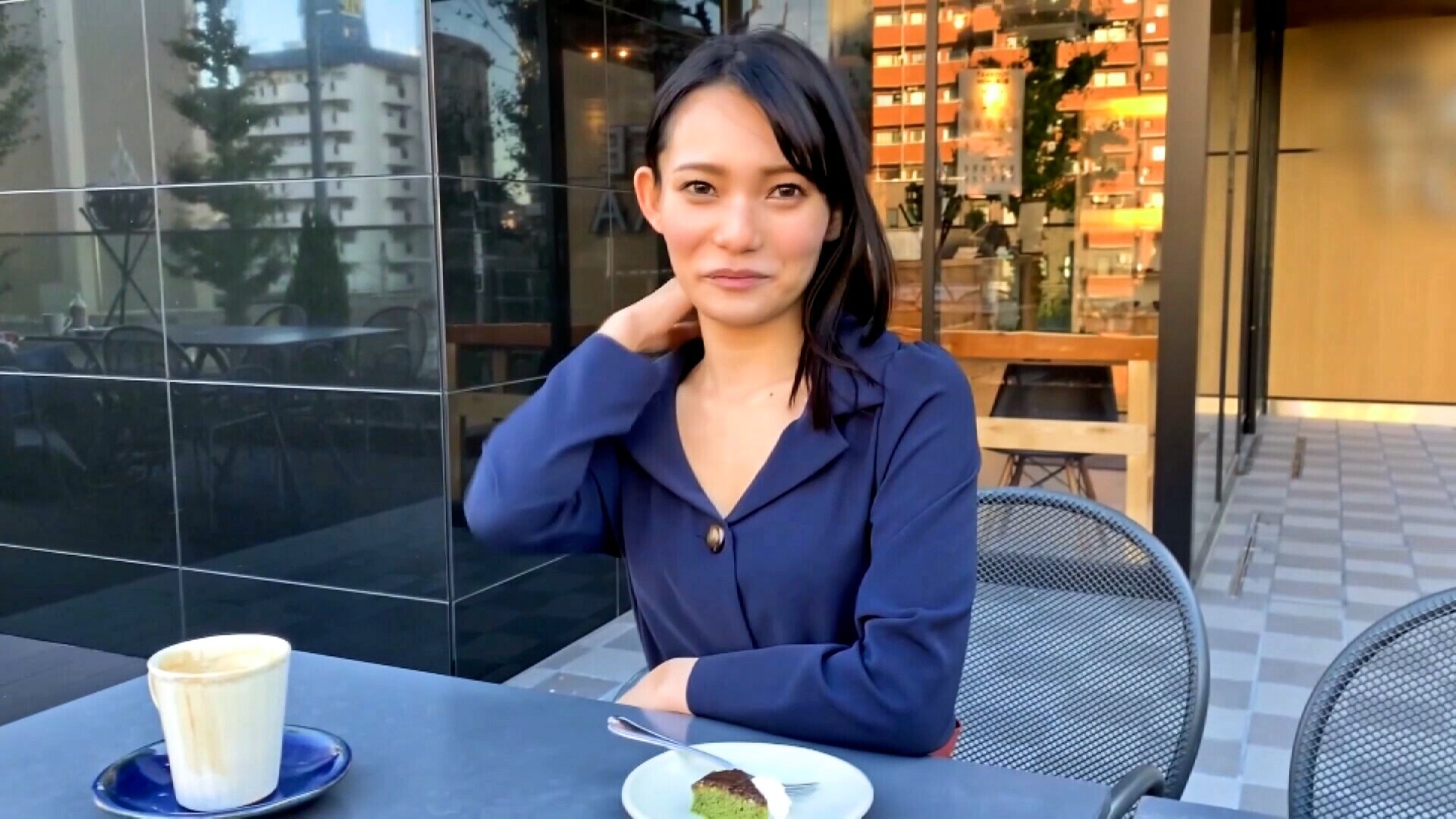 見ため清楚で知性あふれるお姉さんだけど、経験人数500人!?ヤリマンピュア娘と、大台越えのワンナイセックス!のサンプル動画