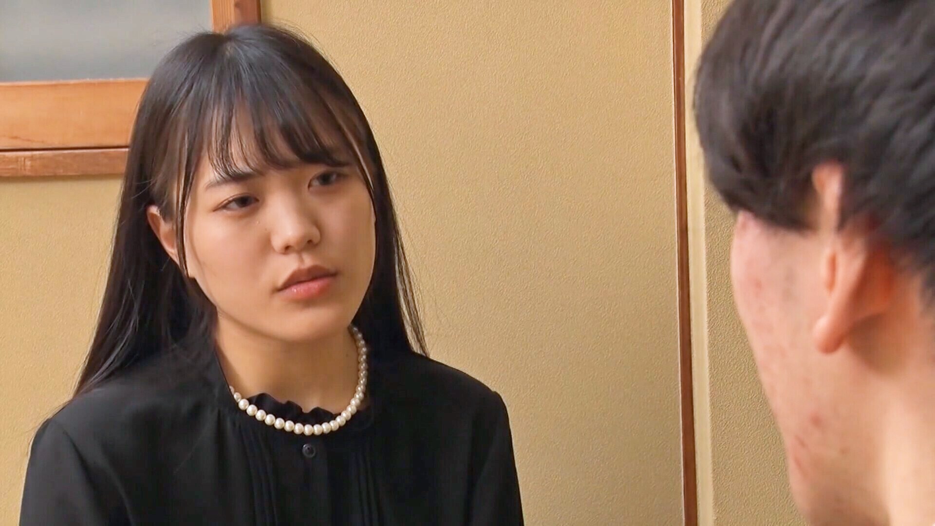 夫の三周忌に訪れたちょっと嫌いな義弟に組み敷かれ遺影の前で、はしたなくイキまくる美しき未亡人の悲しき性！のサンプル動画